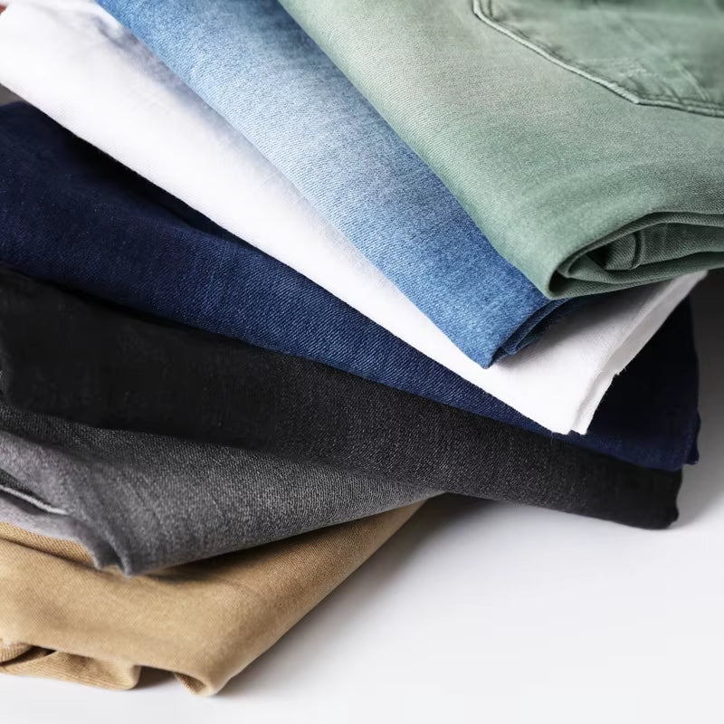 Jeans ajustados elásticos para hombre color azul claro, moda casual.