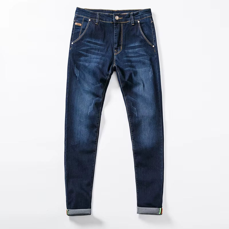 Jeans ajustados elásticos para hombre color azul claro, moda casual.