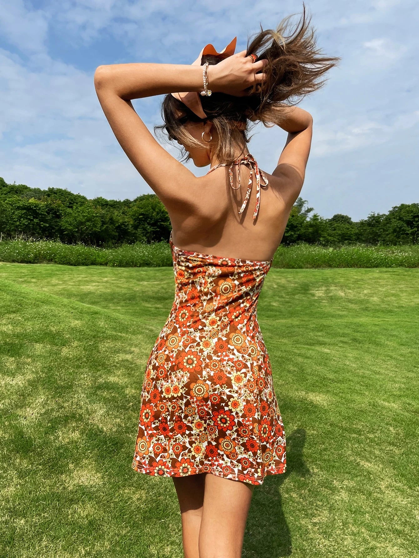 Vestido Corto de Vacaciones con Estampado Floral de Moda para Mujer Verano 2024 con Espalda Descubierta y Estilo Romántico